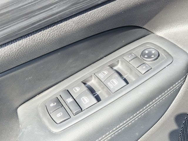 Jeep Grand Cherokee Vehicle Full-screen Gallery Image 32