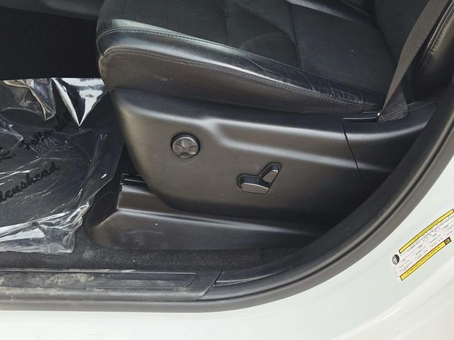 Jeep Grand Cherokee Vehicle Full-screen Gallery Image 33