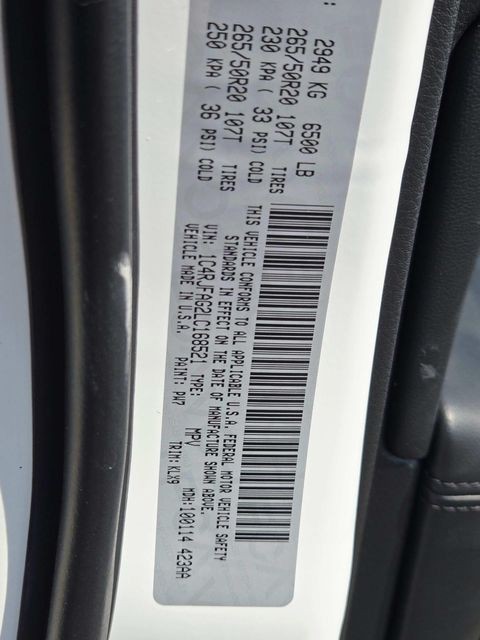 Jeep Grand Cherokee Vehicle Full-screen Gallery Image 34