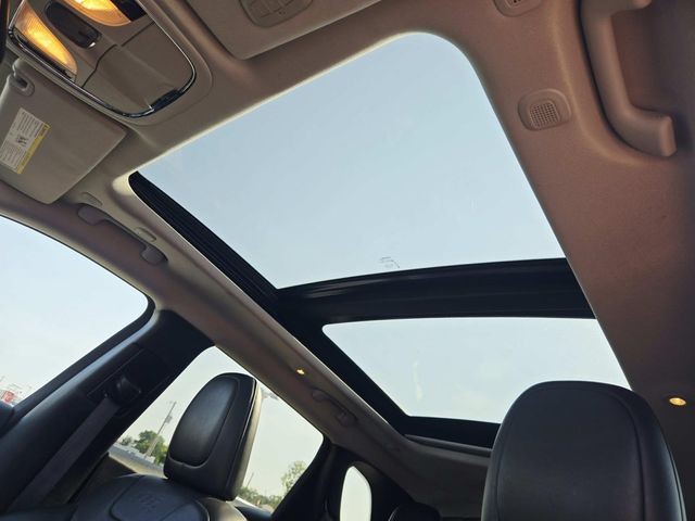 Jeep Cherokee Vehicle Full-screen Gallery Image 06