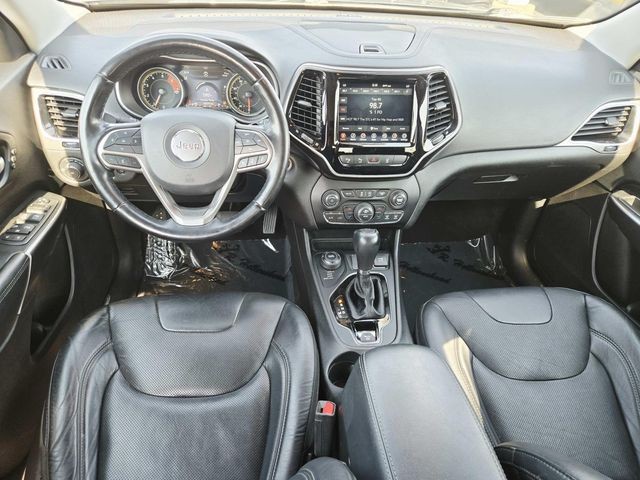 Jeep Cherokee Vehicle Full-screen Gallery Image 07