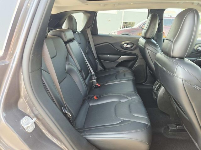 Jeep Cherokee Vehicle Full-screen Gallery Image 12