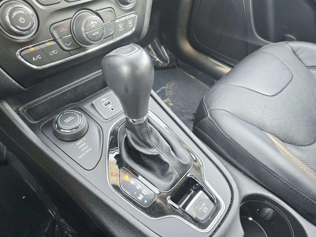 Jeep Cherokee Vehicle Full-screen Gallery Image 26