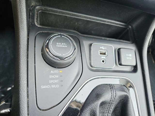 Jeep Cherokee Vehicle Full-screen Gallery Image 27