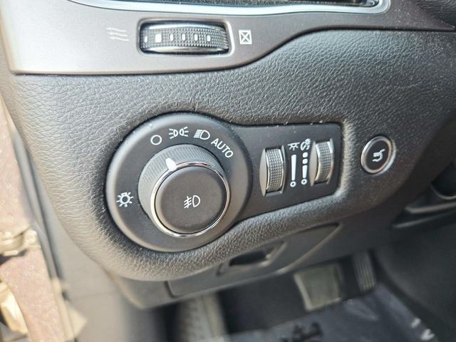 Jeep Cherokee Vehicle Full-screen Gallery Image 30