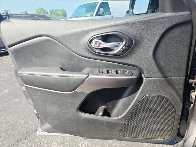 Jeep Cherokee Vehicle Full-screen Gallery Image 31