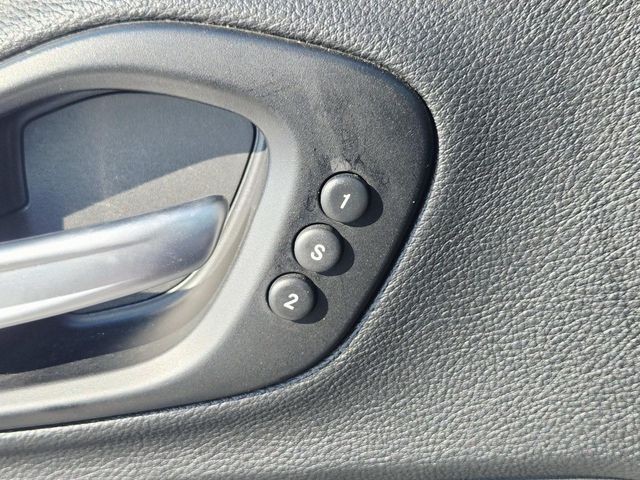 Jeep Cherokee Vehicle Full-screen Gallery Image 32