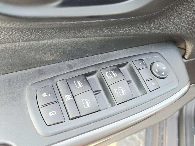 Jeep Cherokee Vehicle Full-screen Gallery Image 33