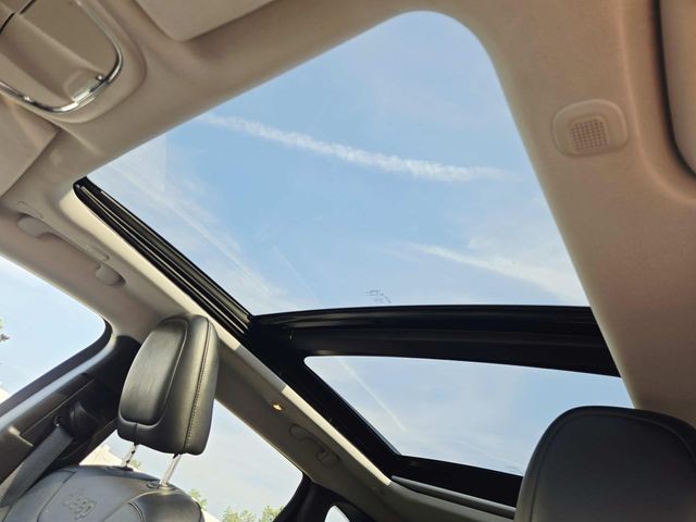 Jeep Cherokee Vehicle Full-screen Gallery Image 06