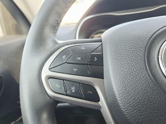 Jeep Cherokee Vehicle Full-screen Gallery Image 17