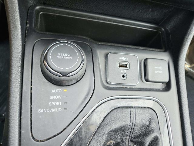 Jeep Cherokee Vehicle Full-screen Gallery Image 28
