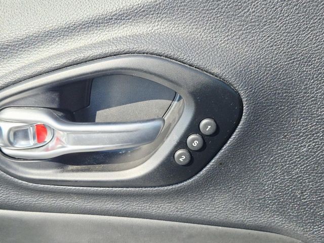 Jeep Cherokee Vehicle Full-screen Gallery Image 33