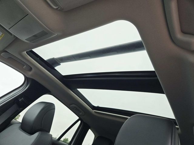 Mazda CX-50 Hybrid Vehicle Full-screen Gallery Image 06