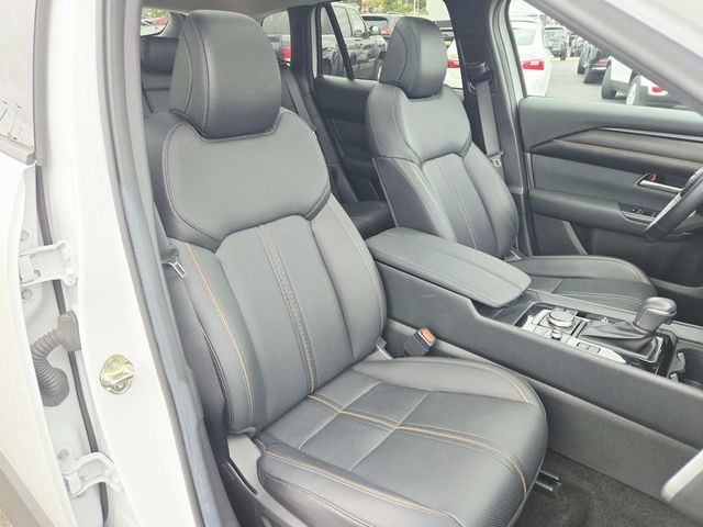 Mazda CX-50 Hybrid Vehicle Full-screen Gallery Image 13