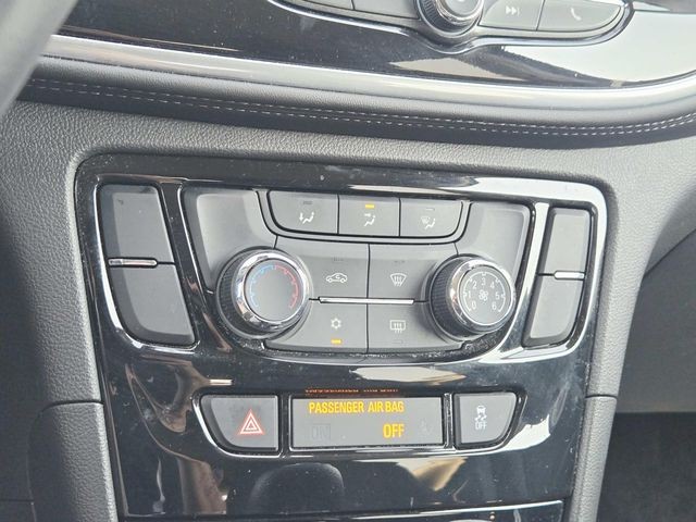 Buick Encore Vehicle Full-screen Gallery Image 23