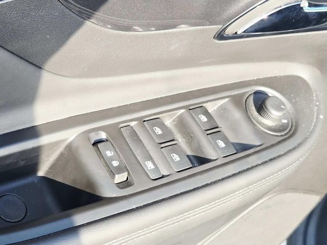 Buick Encore Vehicle Full-screen Gallery Image 28