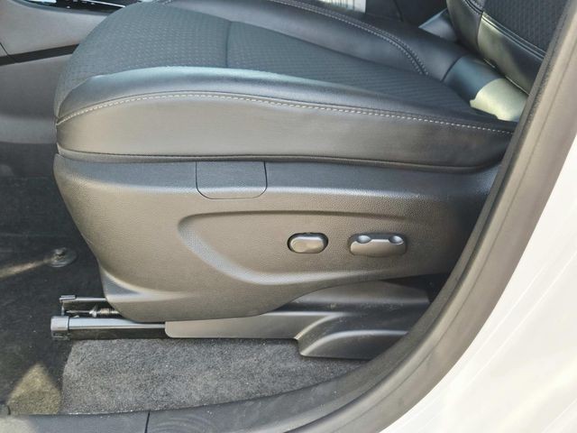Buick Encore Vehicle Full-screen Gallery Image 29