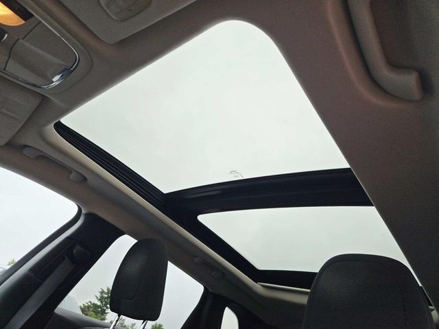 Jeep Cherokee Vehicle Full-screen Gallery Image 06