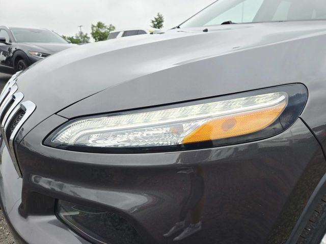 Jeep Cherokee Vehicle Full-screen Gallery Image 07