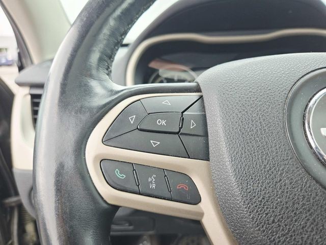 Jeep Cherokee Vehicle Full-screen Gallery Image 13
