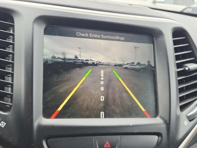 Jeep Cherokee Vehicle Full-screen Gallery Image 18