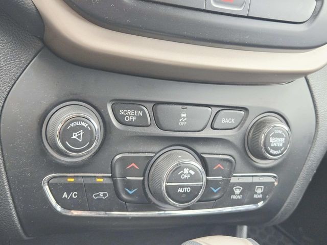 Jeep Cherokee Vehicle Full-screen Gallery Image 20