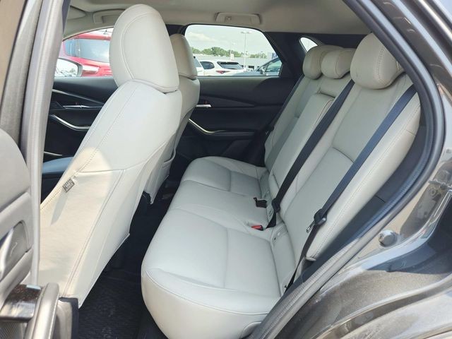 Mazda CX-30 Vehicle Full-screen Gallery Image 10