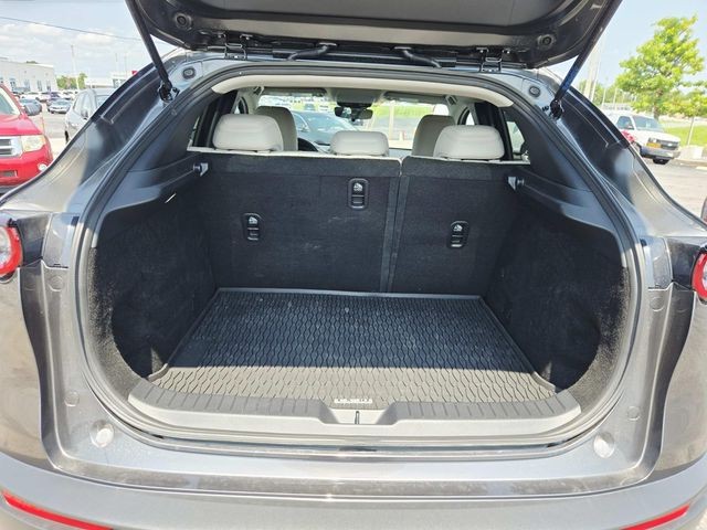 Mazda CX-30 Vehicle Full-screen Gallery Image 11
