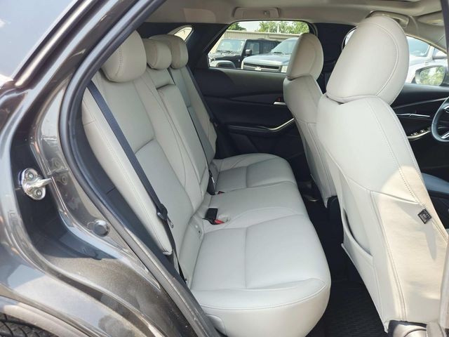 Mazda CX-30 Vehicle Full-screen Gallery Image 12