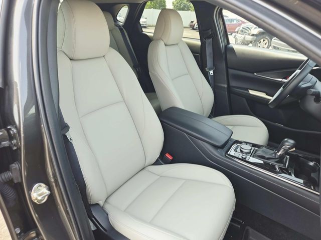 Mazda CX-30 Vehicle Full-screen Gallery Image 13