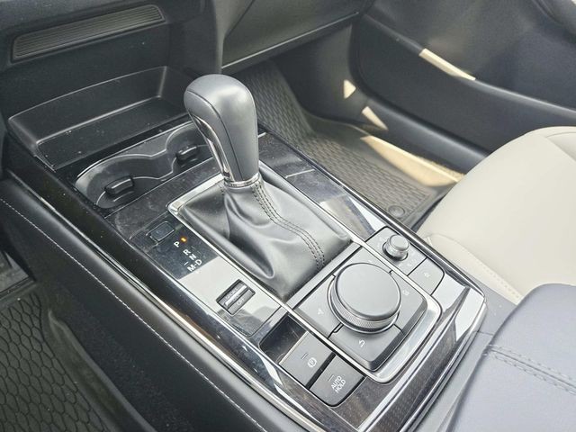 Mazda CX-30 Vehicle Full-screen Gallery Image 26