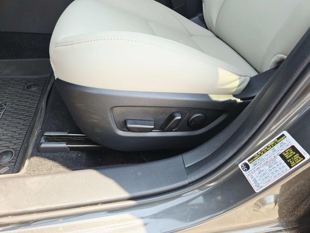 Mazda CX-30 Vehicle Full-screen Gallery Image 32