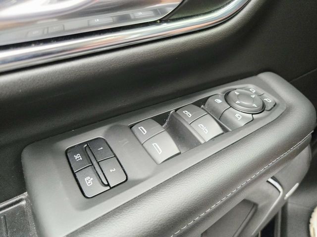Chevrolet Tahoe Vehicle Full-screen Gallery Image 36