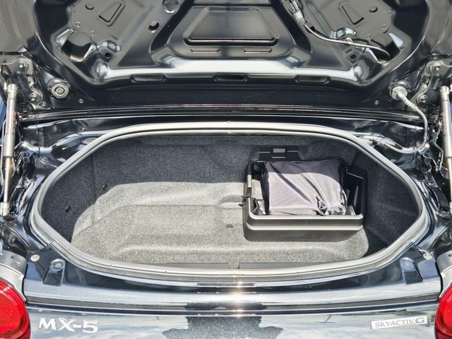 Mazda Miata RF Vehicle Full-screen Gallery Image 08