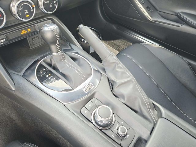 Mazda Miata RF Vehicle Full-screen Gallery Image 26