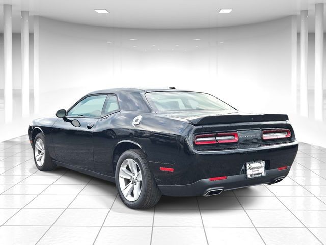 Dodge Challenger Vehicle Full-screen Gallery Image 03