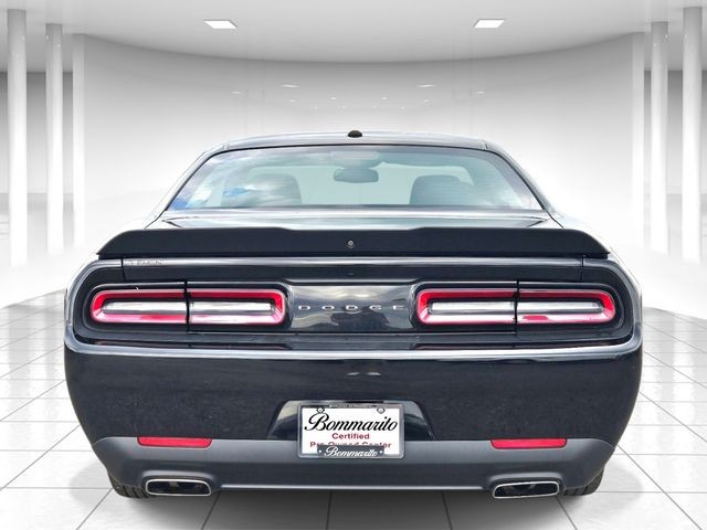 Dodge Challenger Vehicle Full-screen Gallery Image 04