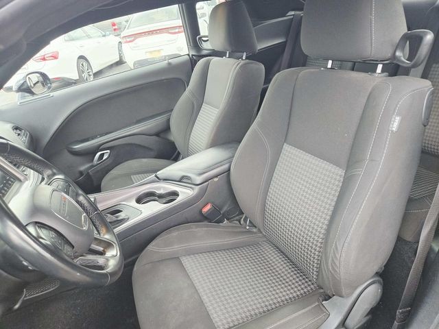 Dodge Challenger Vehicle Full-screen Gallery Image 08
