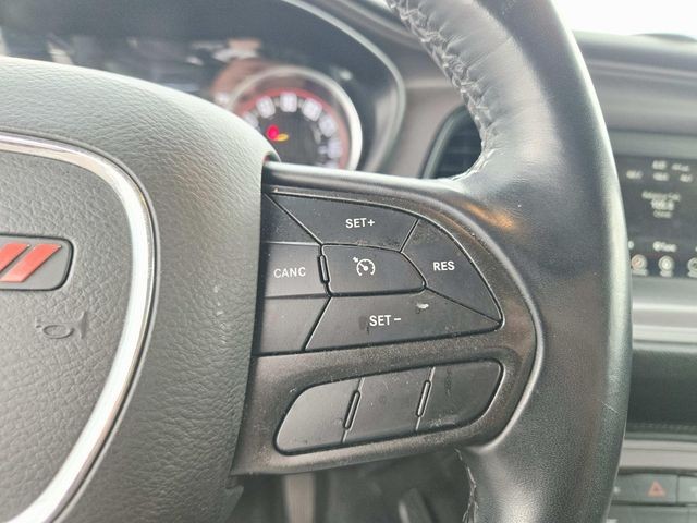 Dodge Challenger Vehicle Full-screen Gallery Image 12
