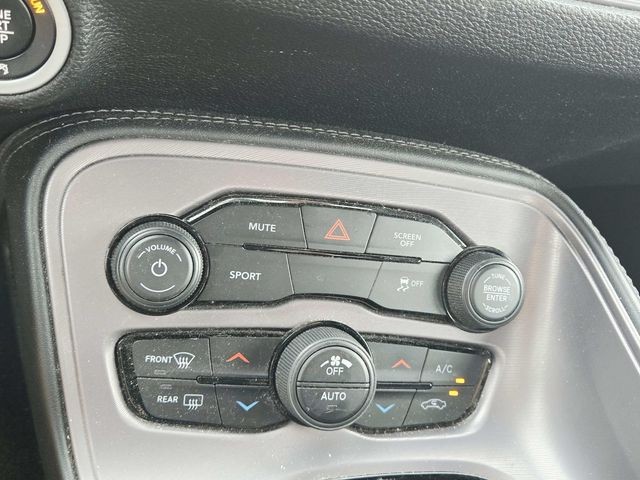 Dodge Challenger Vehicle Full-screen Gallery Image 17