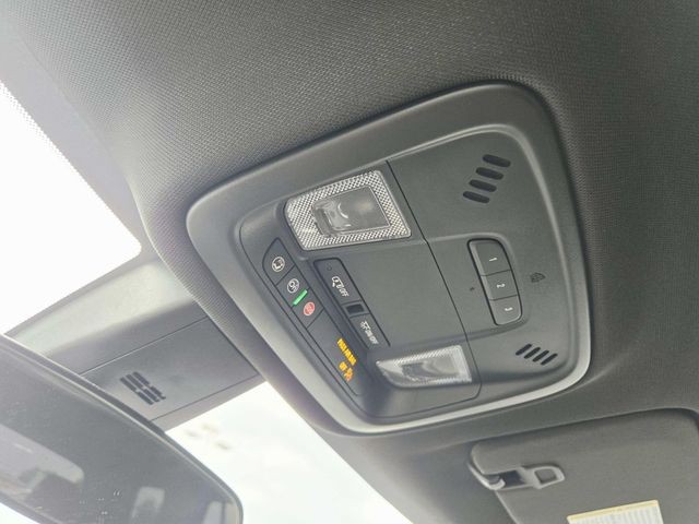 Chevrolet Traverse Vehicle Full-screen Gallery Image 18