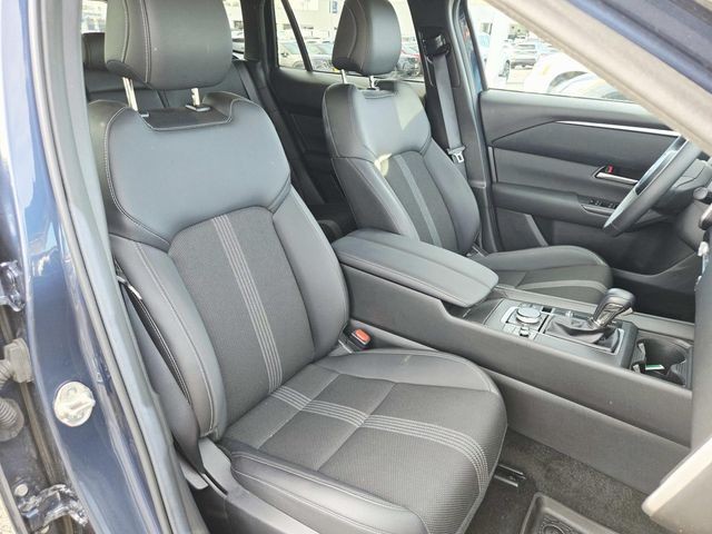 Mazda CX-50 Vehicle Full-screen Gallery Image 12