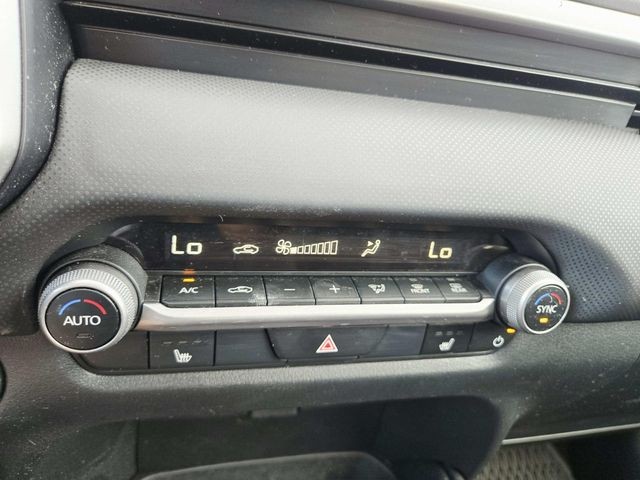 Mazda CX-50 Vehicle Full-screen Gallery Image 23