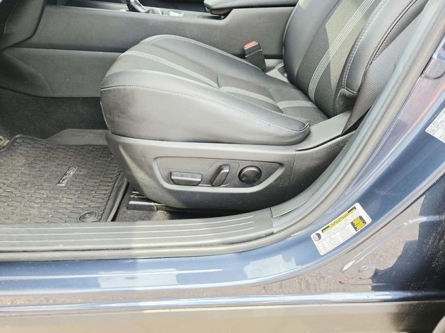 Mazda CX-50 Vehicle Full-screen Gallery Image 32