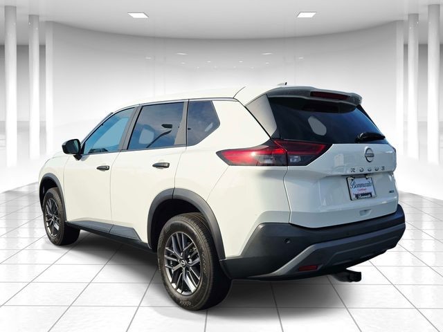 Nissan Rogue Vehicle Full-screen Gallery Image 03