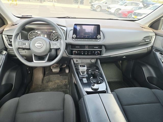 Nissan Rogue Vehicle Full-screen Gallery Image 06