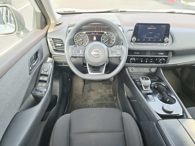 Nissan Rogue Vehicle Full-screen Gallery Image 07