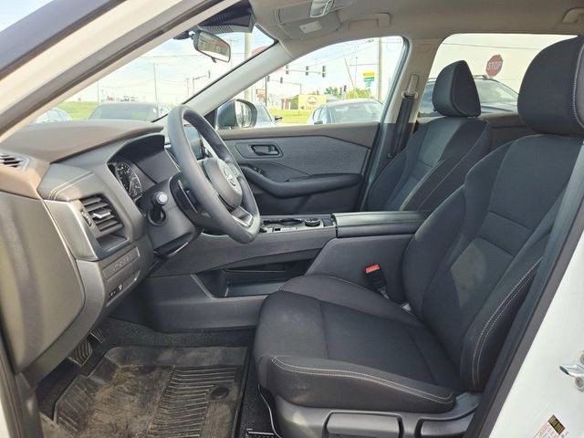 Nissan Rogue Vehicle Full-screen Gallery Image 08