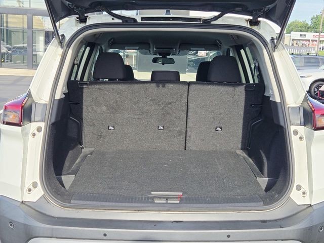 Nissan Rogue Vehicle Full-screen Gallery Image 10