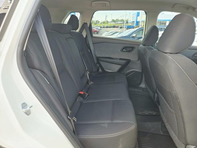 Nissan Rogue Vehicle Full-screen Gallery Image 11